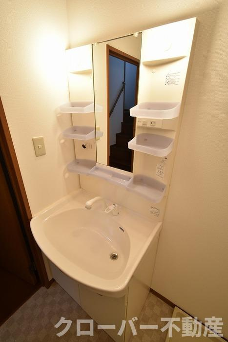 四天ハイツ J棟の独立洗面台|洗髪洗面化粧台