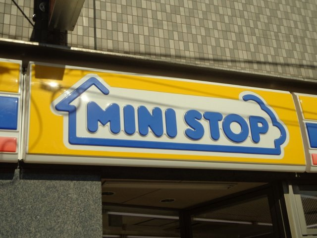 メゾン四ツ谷の周辺|コンビニ
