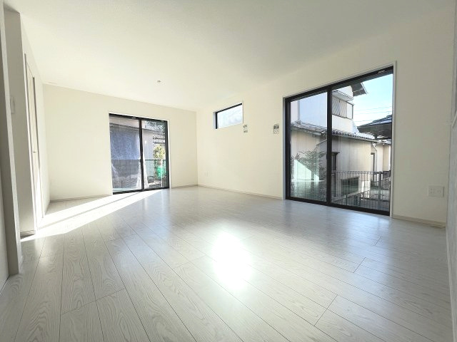 【居間・リビング】 | 福岡市南区中尾1丁目3期　1号棟（全2棟）【仲介手数料無料・0円】 | 現地写真。