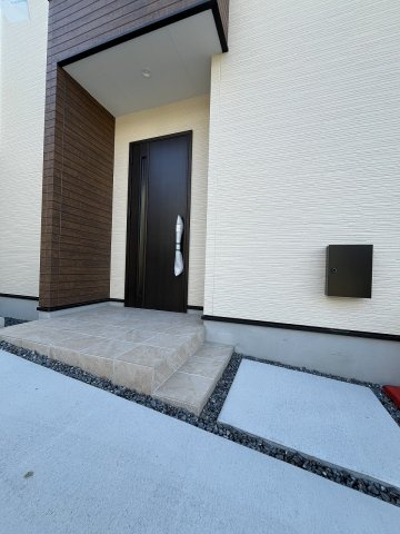 【玄関】 | 福岡市南区中尾1丁目3期　1号棟（全2棟）【仲介手数料無料・0円】 | 現地写真。