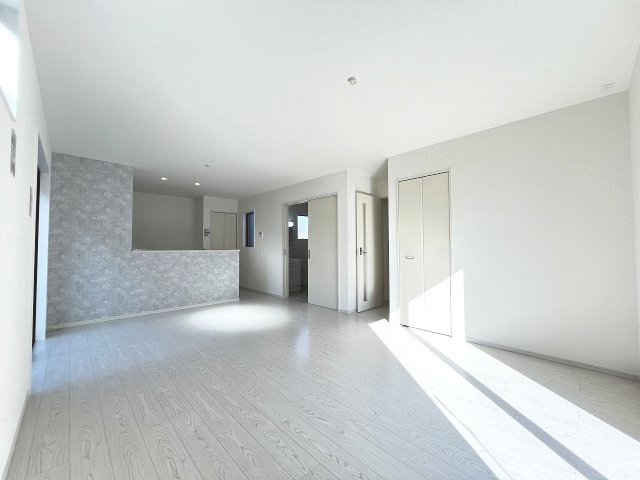 【居間・リビング】 | 福岡市南区中尾1丁目3期　1号棟（全2棟）【仲介手数料無料・0円】 | 現地写真。リビングです。