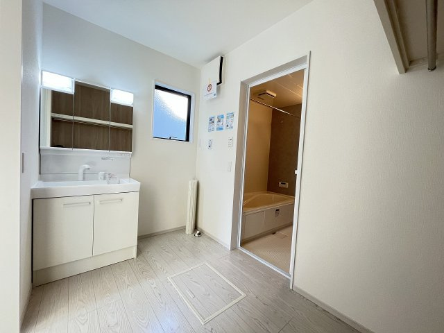 【洗面所】 | 福岡市南区中尾1丁目3期　1号棟（全2棟）【仲介手数料無料・0円】 | 現地写真。