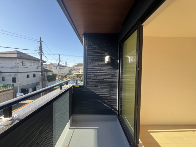 Good looking houseとはこの家のこと。【栄区桂台西1丁目】新築戸建のバルコニー