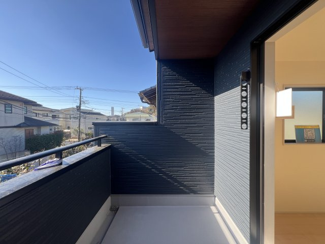 Good looking houseとはこの家のこと。【栄区桂台西1丁目】新築戸建のバルコニー