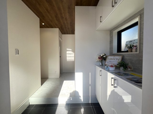 Good looking houseとはこの家のこと。【栄区桂台西1丁目】新築戸建の玄関