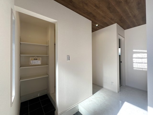 Good looking houseとはこの家のこと。【栄区桂台西1丁目】新築戸建の玄関