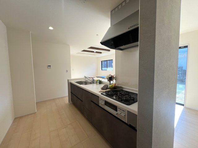 Good looking houseとはこの家のこと。【栄区桂台西1丁目】新築戸建のキッチン