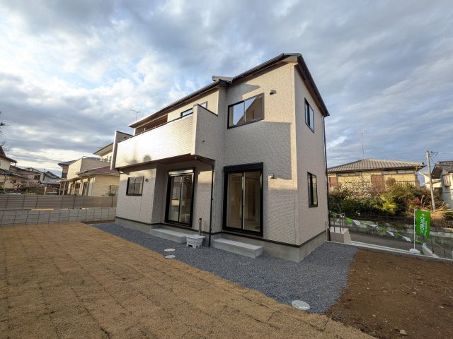 土浦市天川2丁目5期　新築戸建て　1号棟の前面道路含む現地写真|現地完成済で建物や駐車場、お庭も全てご覧いただけます。。
本日のご見学も可能です♪
お気軽にお電話またはお問い合わせください。