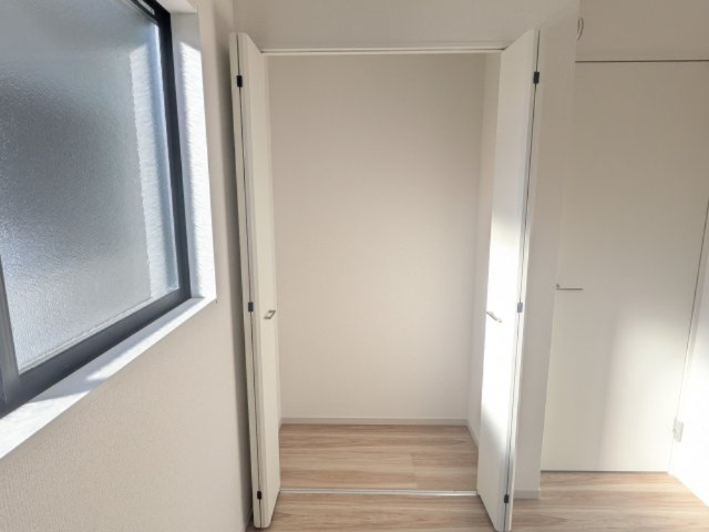 牛久市南　17期　新築戸建て　1号棟の収納|衣類から季節家電までスッキリ片付き、空間を有効活用できます。