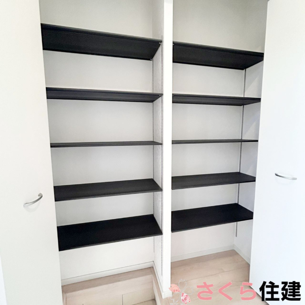 大田原市富士見第2　1号棟の収納|大容量シューズクローゼットでたくさん仕舞えます。