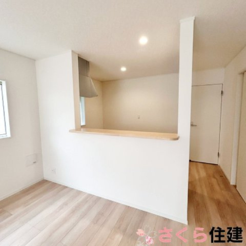 大田原市富士見第2　1号棟の居間・リビング|対面キッチンでリビングを見渡せながらお料理が出来ますね♪