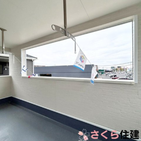 大田原市富士見第2　1号棟のバルコニー|ルーフバルコニーで急な雨も安心です。