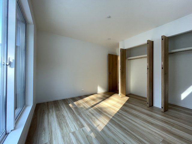 この地にこの仕様！洋瓦がなんともkawaii見た目cuteな実力派！【横浜市緑区三保町】新築戸建の洋室|明るい洋室です