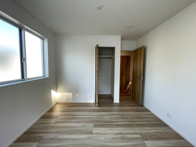 この地にこの仕様！洋瓦がなんともkawaii見た目cuteな実力派！【横浜市緑区三保町】新築戸建の洋室|個人の部屋や寝室として使える洋室です