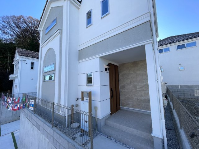 この地にこの仕様！洋瓦がなんともkawaii見た目cuteな実力派！【横浜市緑区三保町】新築戸建の外観|物件の外観です