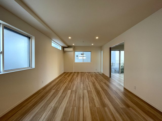 この地にこの仕様！洋瓦がなんともkawaii見た目cuteな実力派！【横浜市緑区三保町】新築戸建の居間・リビング|リビングです