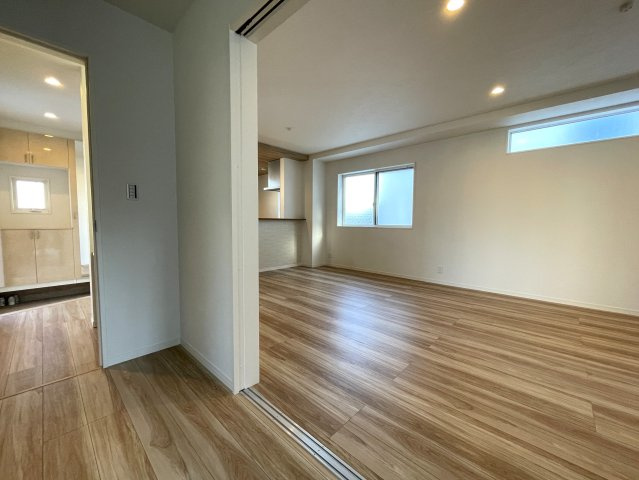 この地にこの仕様！洋瓦がなんともkawaii見た目cuteな実力派！【横浜市緑区三保町】新築戸建の洋室|広々とした洋室です