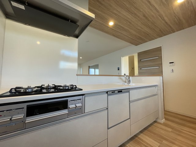 この地にこの仕様！洋瓦がなんともkawaii見た目cuteな実力派！【横浜市緑区三保町】新築戸建のキッチン|キッチンです