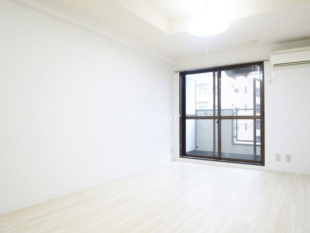 駒込Ｋ＆Ｍビルの居間・リビング|７．５帖の広い洋室です！