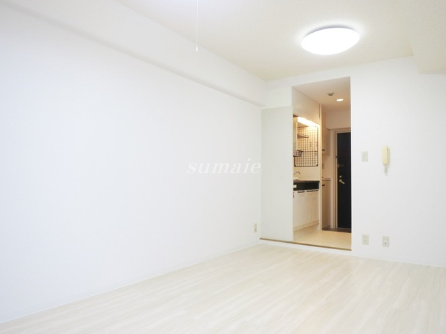 駒込Ｋ＆Ｍビルの洋室|バルコニー側から眺めた洋室です！