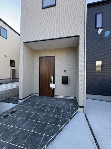 【玄関】 | 福岡市南区中尾1丁目3期　2号棟（全2棟）【仲介手数料無料・0円】 | 現地写真。