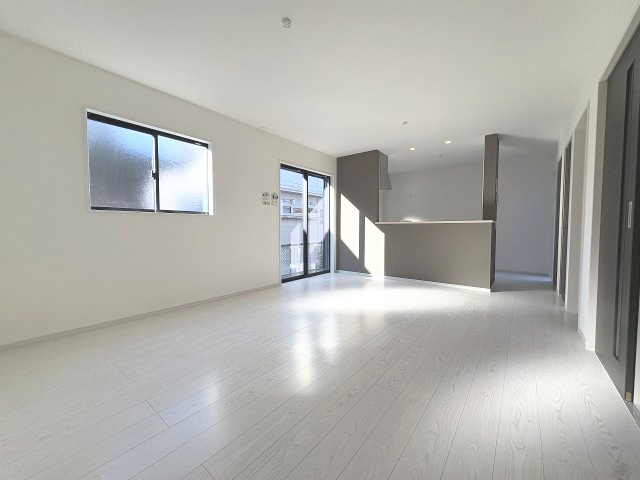 【居間・リビング】 | 福岡市南区中尾1丁目3期　2号棟（全2棟）【仲介手数料無料・0円】 | 現地写真。