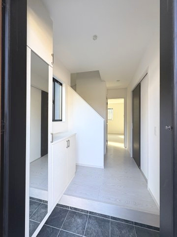 【玄関】 | 福岡市南区中尾1丁目3期　2号棟（全2棟）【仲介手数料無料・0円】 | 現地写真。