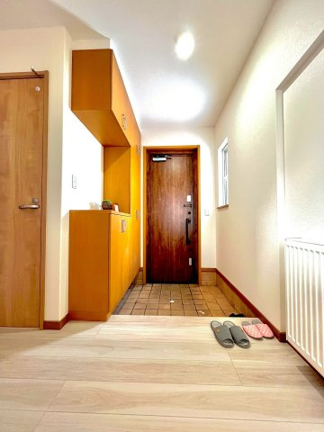 東苗穂13条1丁目の玄関|大容量のシューズボックス完備！