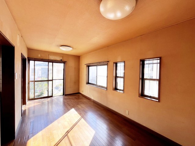 和歌山市布施屋　中古戸建のその他|開口も多めに取っている為、採風、採光も十分