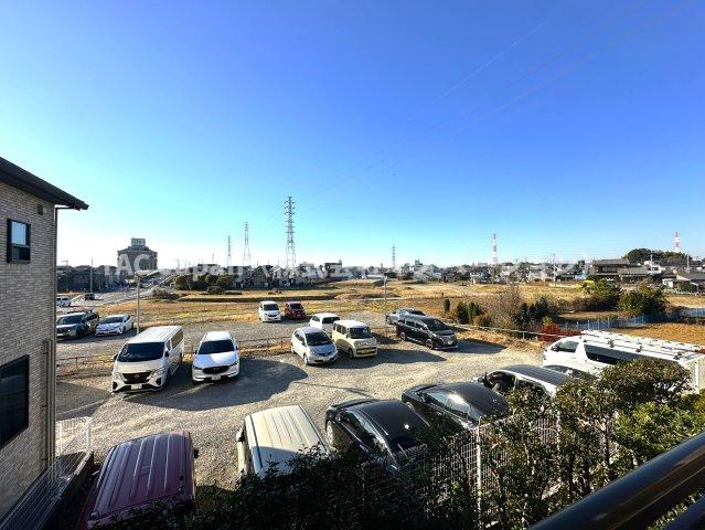 プライムコート川口北原台の展望|窓越しに広がる風景が、暮らしのリズムに優しく寄り添います。空の移ろい、そよぐ風、遠くの街灯りが日常に静かな豊かさと安らぎをもたらしてくれます。