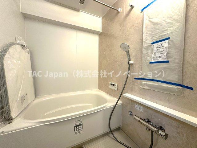 プライムコート川口北原台の浴室|家族みんなの疲れをやさしく包み込む、広々とした癒しのバスルーム。ゆったりとくつろげる空間で、日々のストレスもすっと解きほぐされる、心身ともにリラックスできるひとときをお届けします。