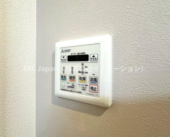 プライムコート川口北原台の冷暖房・空調設備|雨の日や花粉の季節も、浴室が頼れる乾燥スペースに早変わり。さらに暖房機能付きで、冬場のヒートショック対策にも配慮。清潔さと快適さを両立する、うれしい設備です。