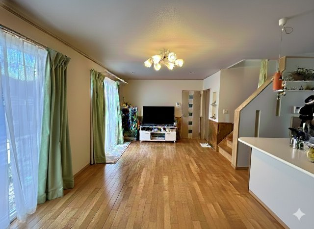 【居間・リビング】 | 山鹿市鹿本町下高橋 | ※売主様居住中のため実際は他にも家具等が配置されています