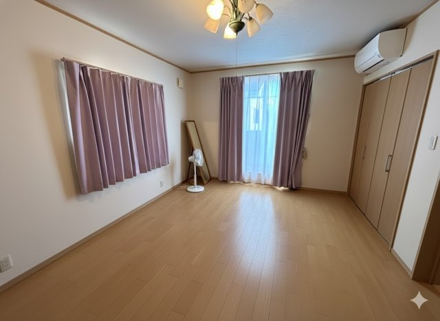 【洋室】 | 山鹿市鹿本町下高橋 | ※売主様居住中のため実際は他にも家具等が配置されています