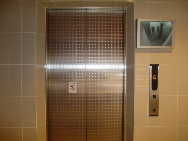 エトワール王子のエントランス|エレベーター