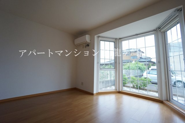 シャルマンメゾンＡの居間・リビング