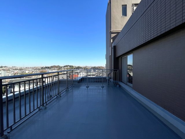 駅徒歩５分で駐車場が1住戸1台無償！？【ミオカステーロ十日市場ステッサ】リフォームのバルコニー|バルコニーがあります