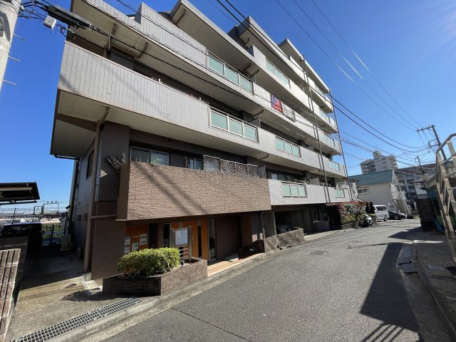 駅徒歩５分で駐車場が1住戸1台無償！？【ミオカステーロ十日市場ステッサ】リフォームの外観|外はこのようになっています