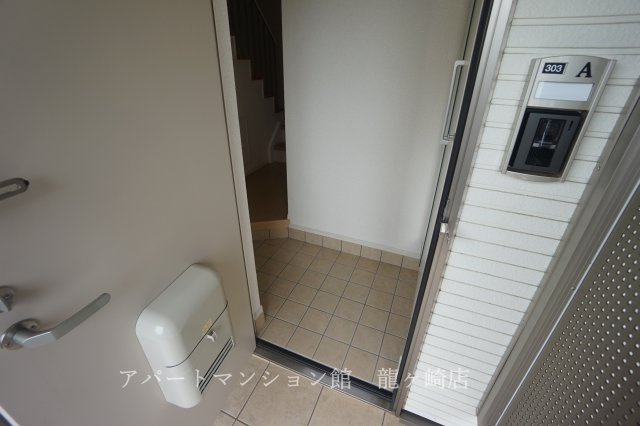 アポロンAの玄関