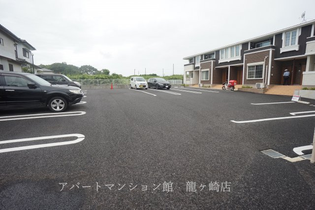 アポロンAの駐車場