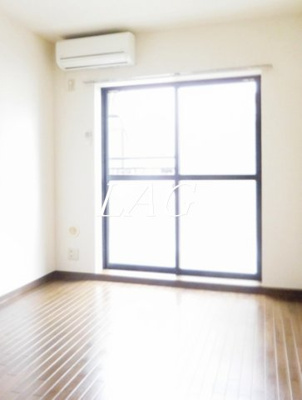 【居間・リビング】 | ドミサイルオーミヤ | 洋室のお部屋です。