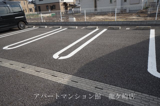 ラフィーネの駐車場