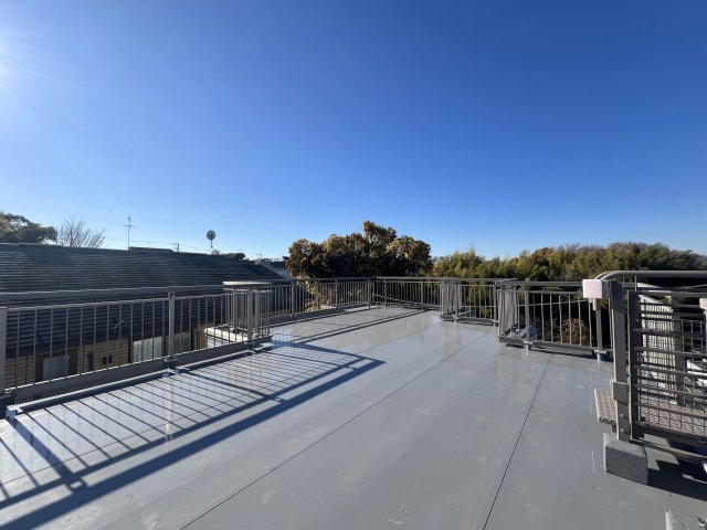 笠間の空を独り占め！【栄区笠間５丁目】リフォーム戸建のバルコニー|屋上があります