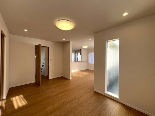 笠間の空を独り占め！【栄区笠間５丁目】リフォーム戸建の居間・リビング|使いやすいリビングです