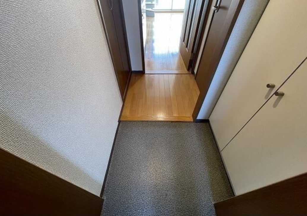 メゾンヌーヴェル　ペット相談　メゾネット　ルーフバルコニーの玄関