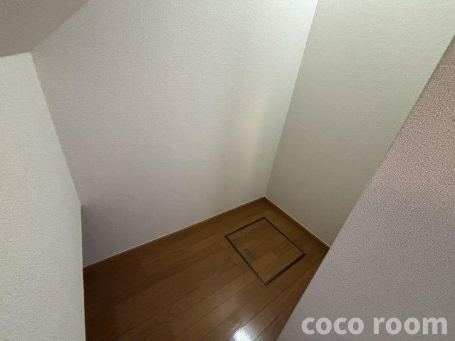 アーバンレジデンスの内装|階段下収納