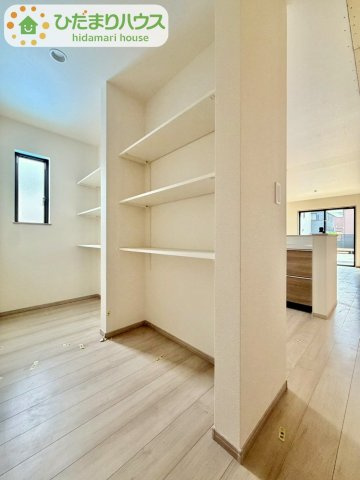 野田山崎2工区　新築戸建　2-I号棟の収納|パントリー完備で散らかりがちなキッチン回りもラクラクお片付けできちゃいます！(*^-^*)							
