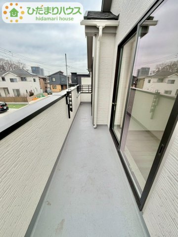 野田山崎2工区　新築戸建　2-I号棟のバルコニー|ワイドなバルコニーで、ご家族全員のお洋服もらくらく干せちゃいます( *´艸｀)							
