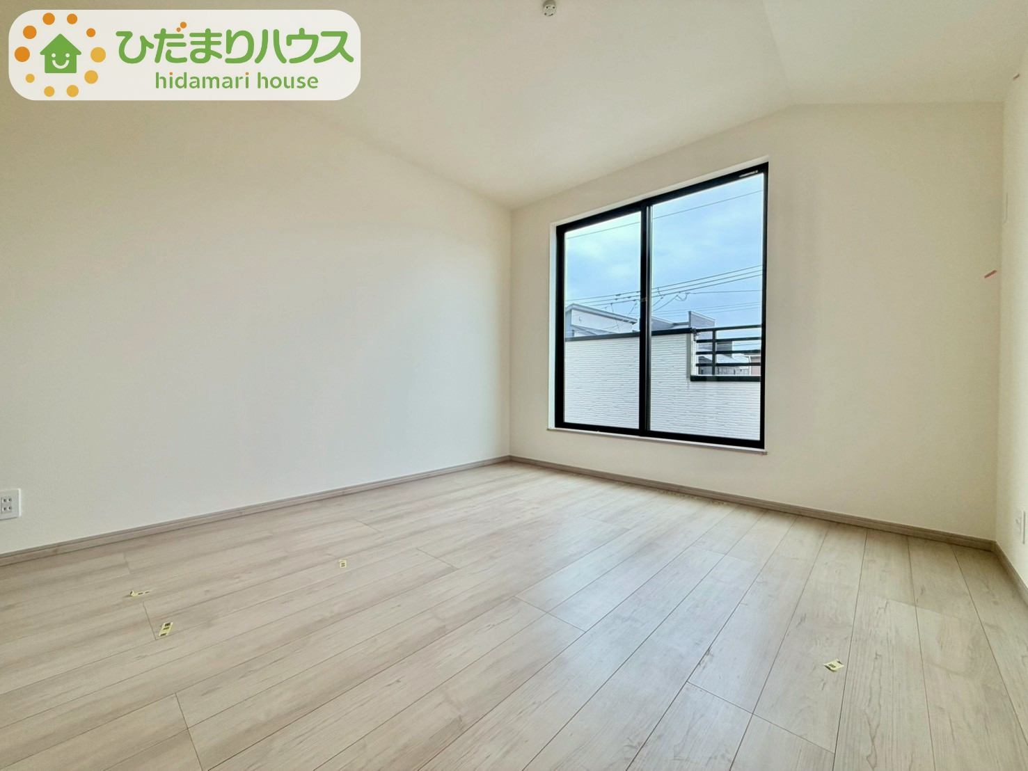 野田山崎2工区　新築戸建　2-I号棟の洋室|2部屋から出入りできるバルコニーで、お洗濯物の干し分けもできちゃいますね(^^♪							
