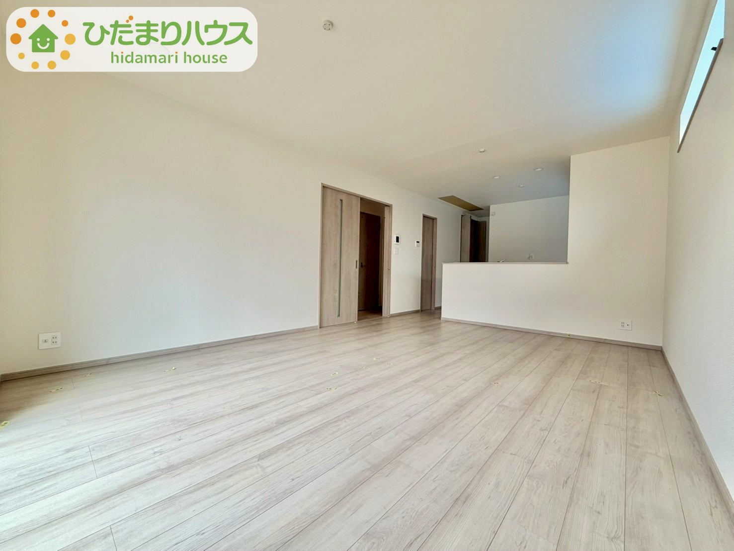 野田山崎2工区　新築戸建　2-I号棟の居間・リビング|19帖の広～いリビングは、ゆったりとした家族だんらんの時間を過ごせます(^^)/							
